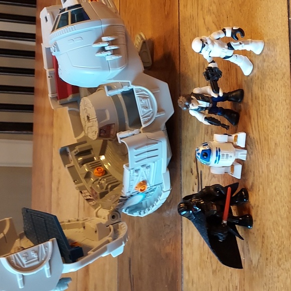 Star Wars Millennium Falcon with 5 action figures - Picture 3 of 10